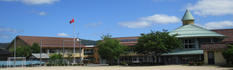 校庭から見た校舎2（船小）