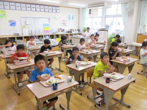 給食3年生