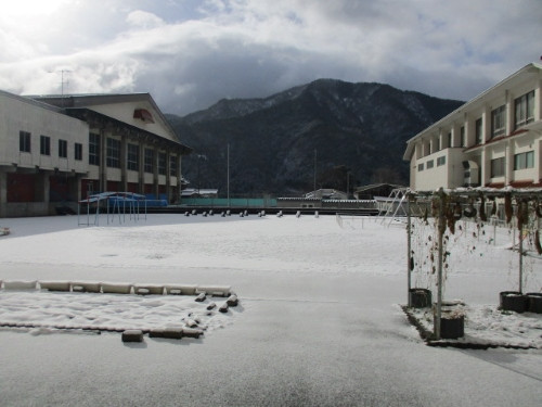 中庭雪景色