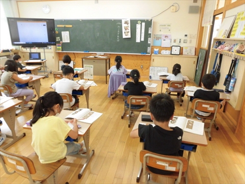 1年海のかくれんぼ (1)_R