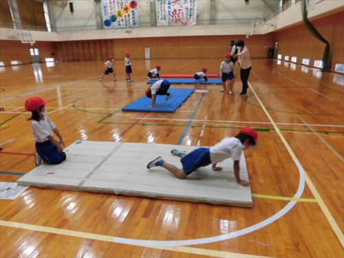 1年とびばこ遊び (4)_R