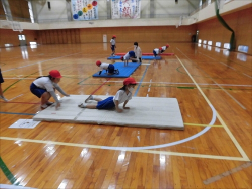 1年とびばこ遊び (5)_R