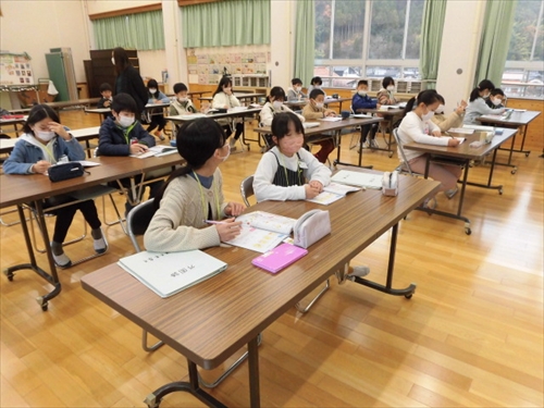 4年外国語活動ピザ (3)_R