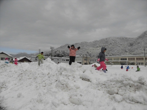 低学年雪遊び (2)_R