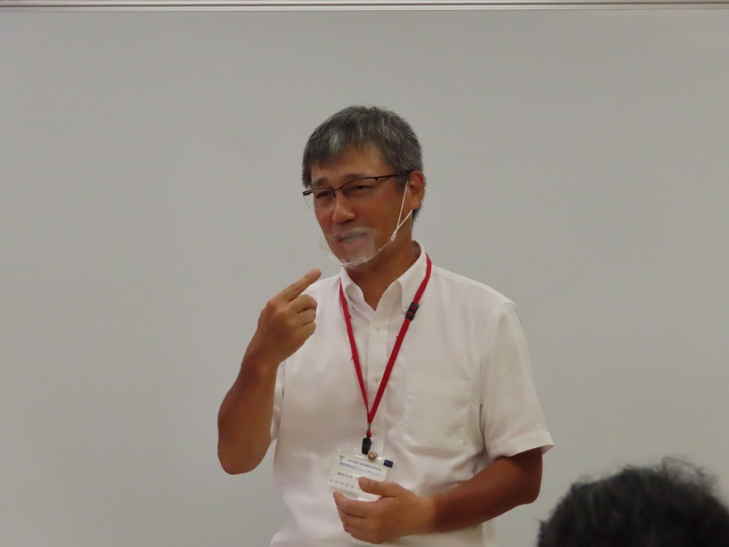 講師