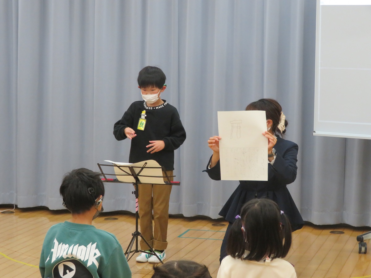４