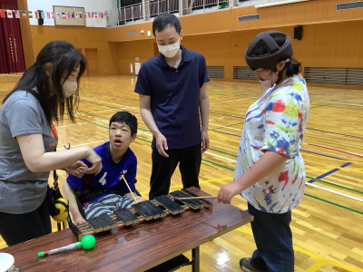 ①