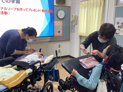 ③左下