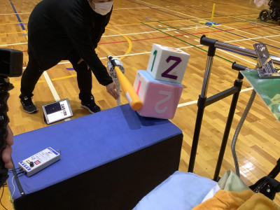 ③