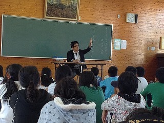 森田さんの話を聞く様子③