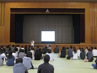 鳥取県ケータイ・インターネット教育推進員の今度珠美さんの講演