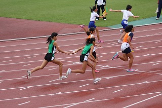 女子リレーが８位に入賞