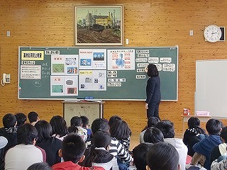 最初は薬物乱用についてお話を聞きました