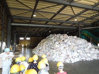 運び込まれたプラスチックごみ