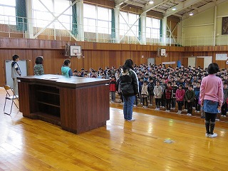 他の児童もよく聞いています