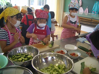 100人分のサラダを用意しました！