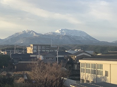 061225