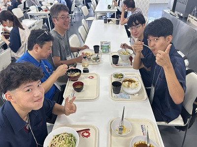 スタップ食堂