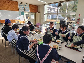試食