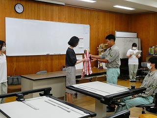 優勝カップ返還