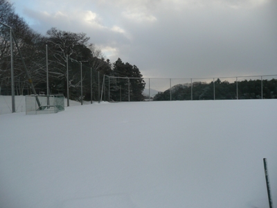 一面雪化粧のグランド