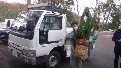 運ぶ1