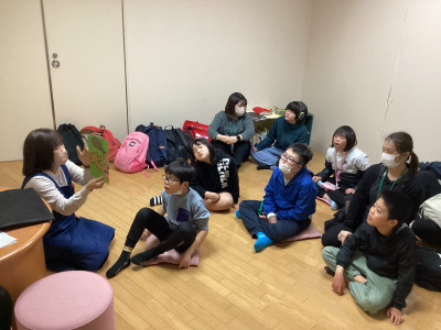 図書館の読み聞かせ