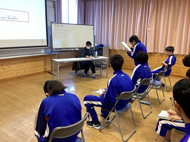 ③