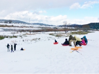 雪遊び