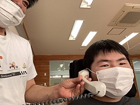 朝の放送の様子