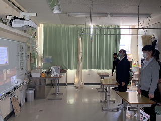 写真　リモートでの修了式