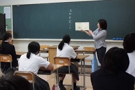 読み聞かせ5月2年