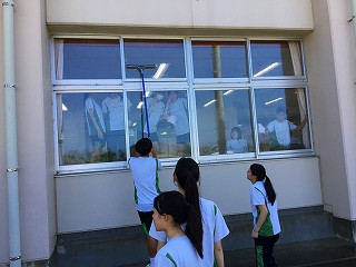 被服室外