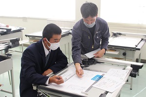 社会人講師(電気製図)の様子②