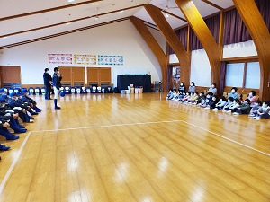 １