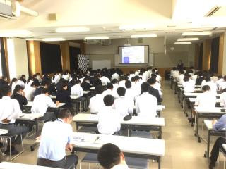 W320Q75_進路講演会１