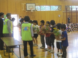 人権の花贈呈式