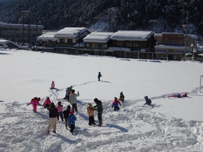 雪遊び