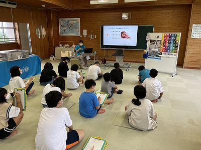 １子どもの定義を考える様子