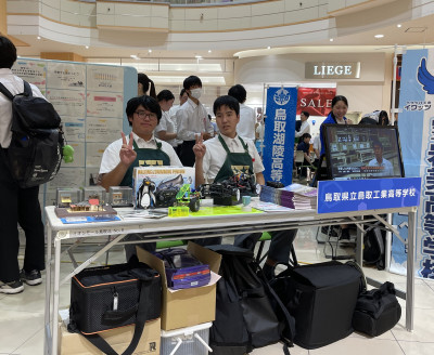 ① ブース
