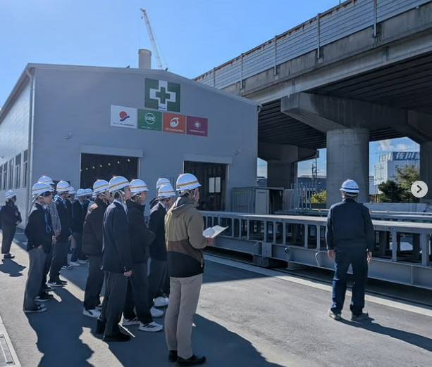 {611FFF6B-8E69-4FD9-92ED-13E9158079B9}