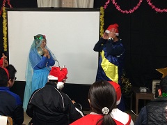 職員演技