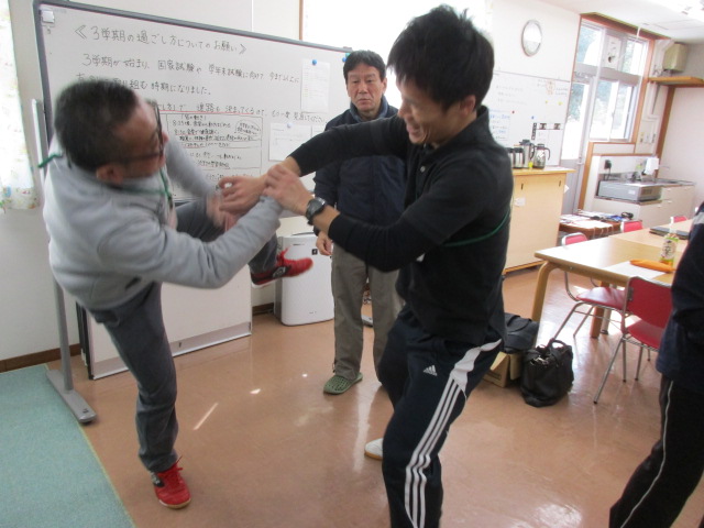 本気を出すと投げ飛ばしてしまいそうです。