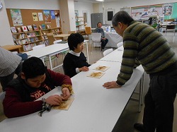 説明を聞く