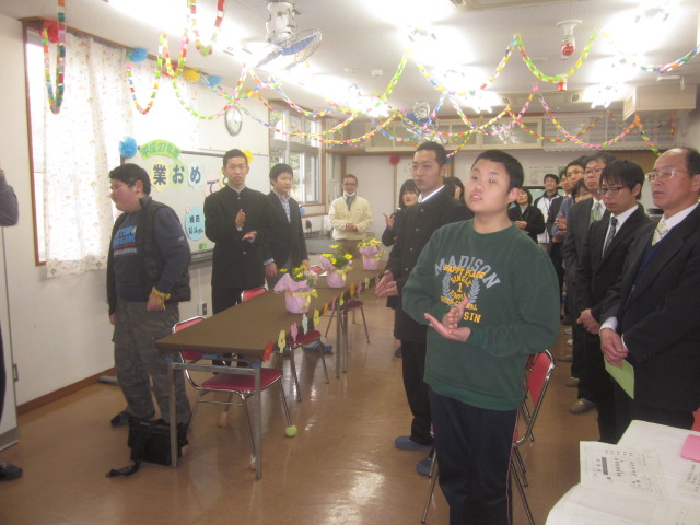 「旅立ちの日に」熱唱中