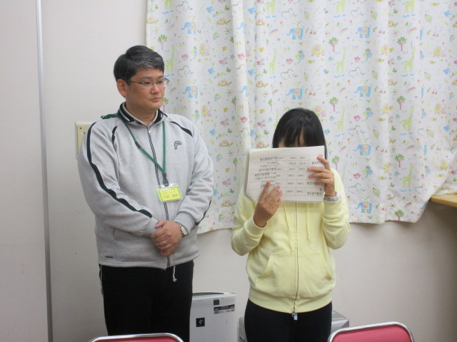 予算案読み上げ中