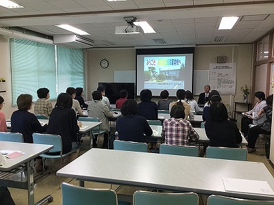 校長が説明している様子
