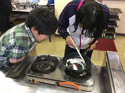 塩づくりの様子