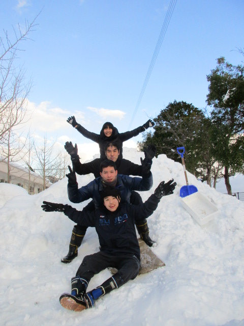 4人