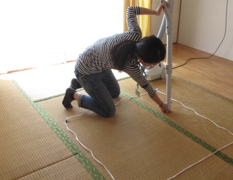 舎室を検査する薬剤師さん